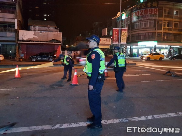 ▲高雄市楠梓分局擴大臨檢，一部休旅車衝撞逃逸，警連轟22槍。             。（圖／記者吳奕靖翻攝）