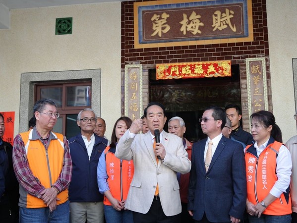 ▲親民黨總統候選人宋楚瑜4日批評蔡政府挑釁對岸，台灣人民怎麼能把國家交給這樣的政府？（圖／親民黨提供）