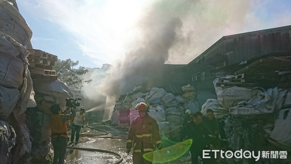 ▲▼ 樹林火警。（圖／記者陳雕文翻攝）