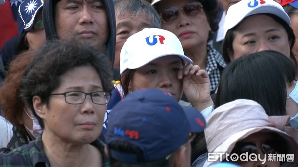 ▲韓國瑜台南造勢韓粉哭了 。（圖／記者洪正達攝）