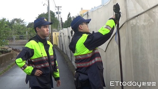 ▲▼   年節將近警方到棗園巡邏防止棗子被宵小偷竊          。（圖／記者翁進忠攝）