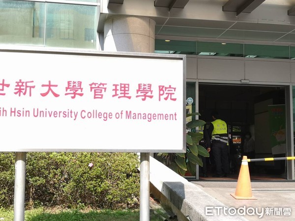 ▲▼世新大學管理學院，電梯工人在維修電梯時，被夾在一、二樓電梯中間，命危搶救中。（圖／記者黃彥傑攝）