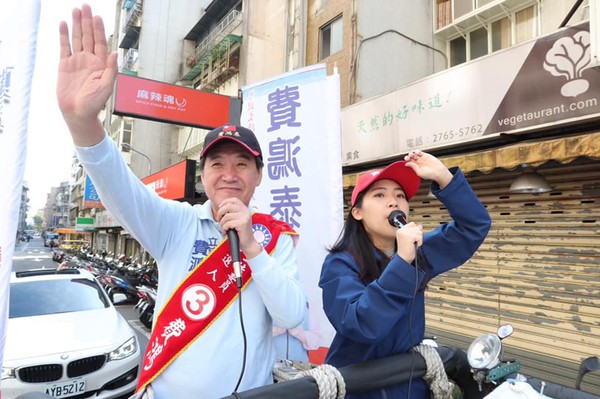 ▲侯友宜陪費鴻泰車掃▼             。（圖／翻攝費鴻泰臉書）