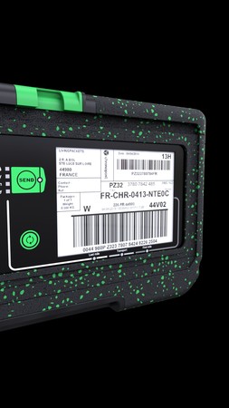 ▲E Ink元太科技與LivingPackets共同打造永續、可重複使用的電子商務與物流配送智慧包裝盒。（圖／元太科技提供）