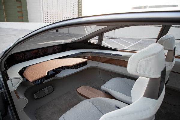▲科技力好威　Audi於CES展演AI:ME概念車、3D混合實境抬頭顯示器。（圖／翻攝自Audi）