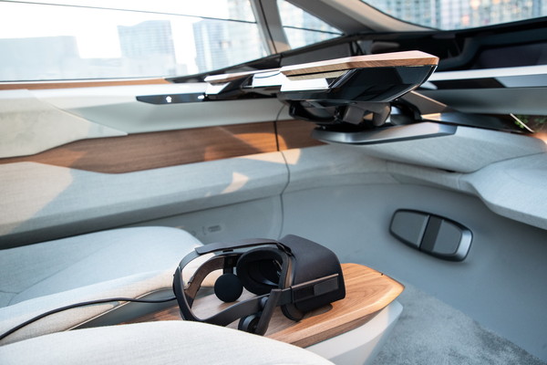 ▲科技力好威　Audi於CES展演AI:ME概念車、3D混合實境抬頭顯示器。（圖／翻攝自Audi）
