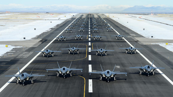 ▲▼美國希爾空軍基地出動52架F-35A戰機「大象漫步」演練。（圖／翻攝自Facebook／388th Fighter Wing）