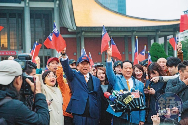 宋楚瑜再次披掛上陣選總統，在郭台銘全力加持下，盼能協助親民黨跨過政黨票門檻。
