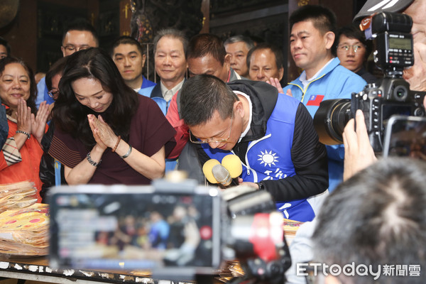 ▲▼李佳芬參拜士林福德宮、慈誠宮。（圖／記者黃克翔攝）