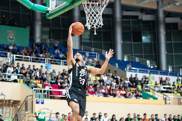 ▲2019.01.08 夢想家vs戰狼，楊恩（Jerran Young）、塔克（Anthony Tucker）、田壘、張宗憲、喬丹（Jordan Tolbert）、錢肯尼。（圖／寶島夢想家提供）