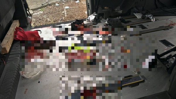 ▲溪州復康巴士撞路樹車內5名長者受傷送醫。（圖／記者唐詠絮翻攝）