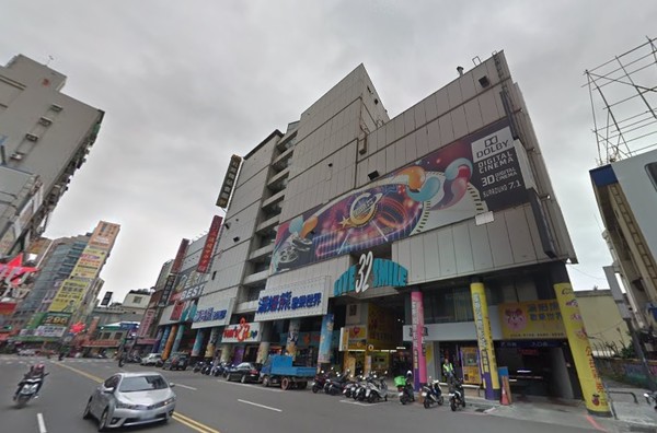 ▲▼22年前新竹市公告現值第2高的是林森路32號「中興百貨公司」，如今由「湯姆熊歡樂世界」、「星際國際影城」經營。（圖／翻攝自Google Map）