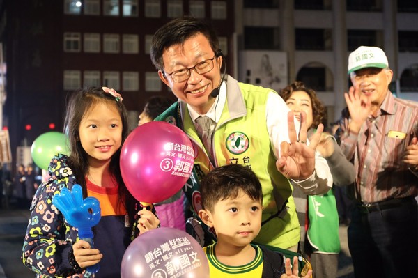 選前拚人氣　民主之夜郭國文台南佳里區徒步大遊行（圖／競選辦公室提供）