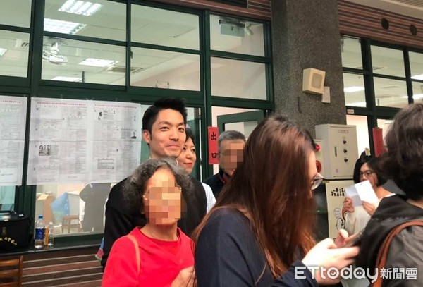 ▲蔣萬安投票。（圖／記者陳涵茵攝）