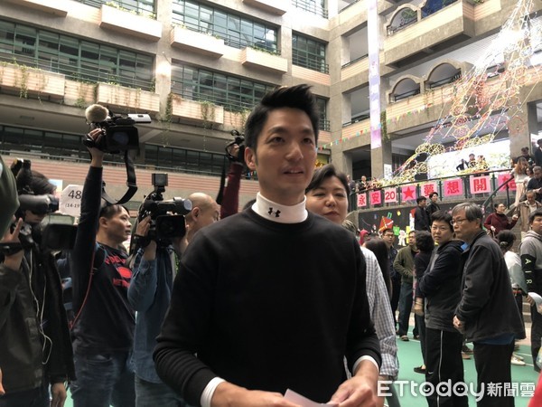 ▲蔣萬安投票。（圖／記者陳涵茵攝）