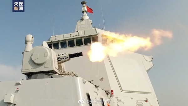 ▲解放軍海軍055型萬噸級驅逐艦南昌艦在山東青島正式入列。（圖／翻攝自微博／央視新聞）