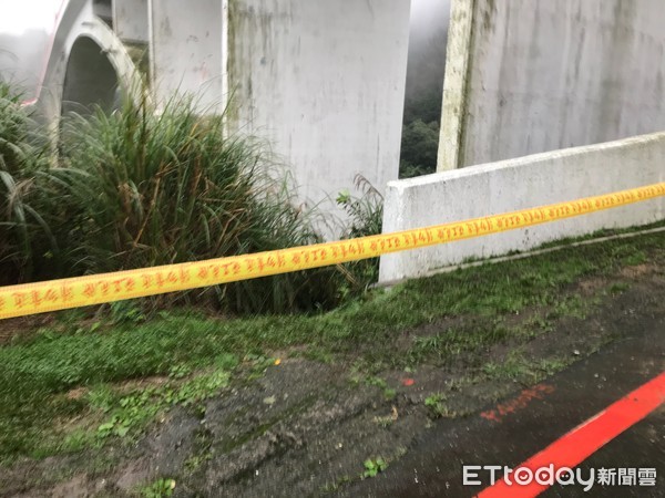 ▲▼男子跳下馬槽橋             。（圖／記者郭世賢攝）