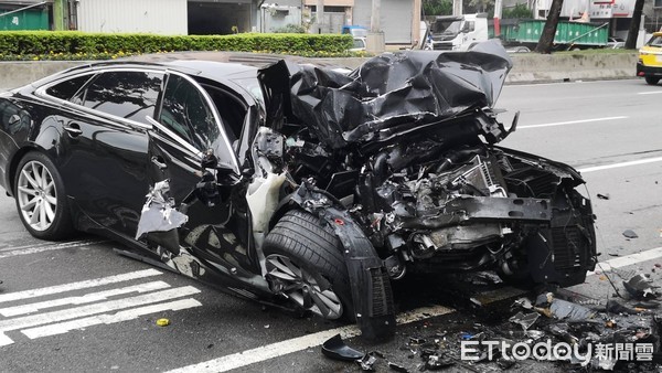 ▲延平北路發生一起車禍事故。（圖／記者黃彥傑攝）