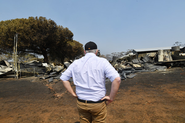 ▲澳洲總理莫里森（Scott Morrison）視察大火   。（圖／路透社）