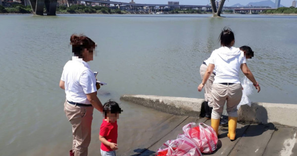 ▲▼萬華河濱公園野放淡水龜、鱉被罰3萬　信眾喊冤：替家人祈福。（圖／台北市動保處提供）