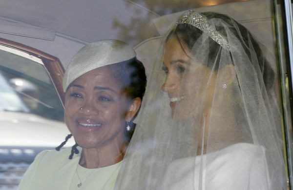 ▲英國薩塞克斯公爵夫人梅根（Meghan Markle）與母親拉格蘭（Doria Ragland）（圖／達志影像／美聯社）