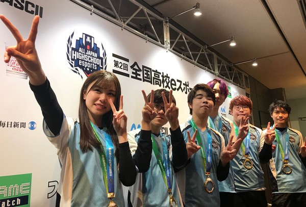 ▲日本正妹女高中生拿下電競冠軍。（圖／翻攝自Twitter／@miyu00tomo）
