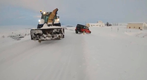 ▲▼ 原子邦妮赴冰島拍攝MV，在暴雪中險翻車。（圖／滾石提供）