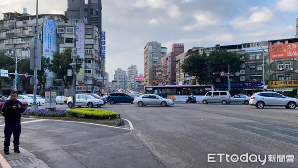 ▲▼中正橋重慶南路高架端將於小年夜開始改建。（圖／記者游宗樺攝）