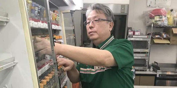 被勒令停業的7-11分店店長松本實敏。（圖片來源:推特）