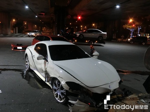 ▲▼造成「海神」右側車身及車頭受損、YARIS左前車頭受損，葉男手腳輕微擦挫傷，YARIS劉姓女駕駛無受傷。