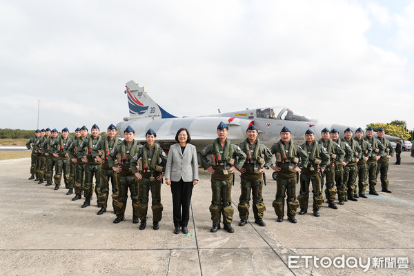 ▲蔡英文出席空軍新竹基地興安專案營舍啟用典禮。（圖／軍聞社提供）