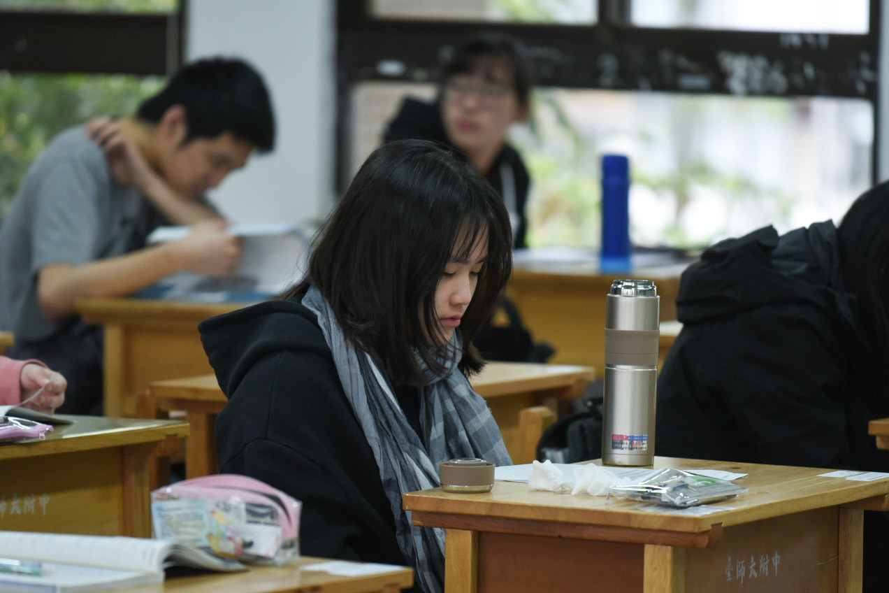 ▲大學學測，考生準備考試。（圖／記者林敬旻攝）