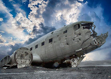 ▲▼兩名陸客死在冰島景點「飛機殘骸」附近。（圖／翻攝自觀察者網）