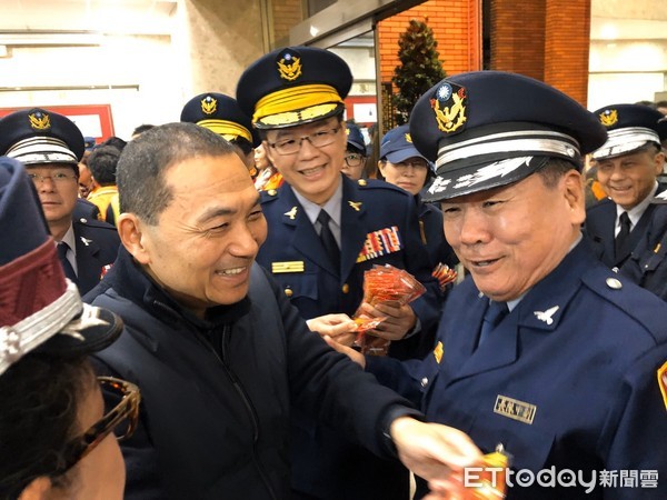 ▲ 新北警守護市民春節期間安全啟動 府會聯袂慰勉辛勞員警。（圖／新北市警察局提供）