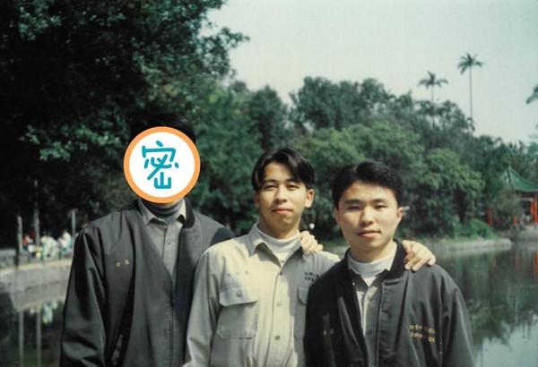 國民黨立委蔣萬安（左1）與準立委黃世杰（中）是建中同班同學，下屆立院將成為同事。（黃世杰提供）