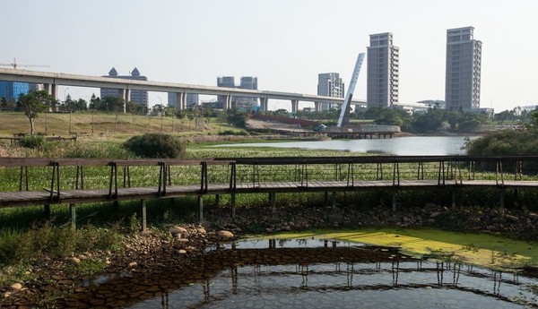 ▲桃園市青埔特區近年建案林立，青塘園四周隨處可見大型建案。（圖／桃園市府提供）