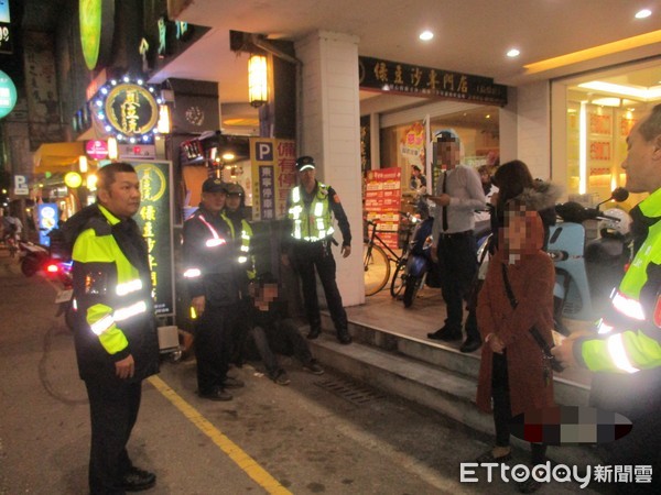 ▲台南市警一分局東寧所警網與熱心民眾，聯手緝獲該名蘇姓搶匪，起獲贓款。（圖／記者林悅翻攝，下同）