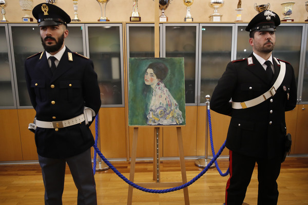 ▲▼奧地利畫家克林姆（Gustav Klimt）名畫《女士肖像》（Portrait of a Lady）失竊23年，竟在同一地被找到。（圖／達志影像／美聯社）