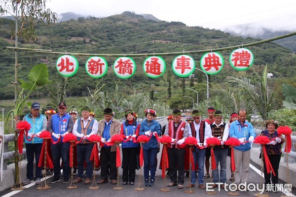 ▲▼聯結太麻里鄉北里及金峰鄉新興兩部落的「北新橋」通車，縣長饒慶鈴出席通車典禮。（圖／記者王兆麟翻攝，下同）