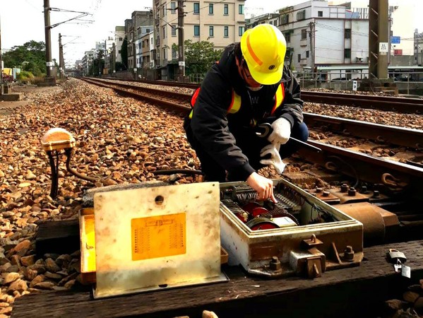 ▲▼台鐵電車線、電力設備進行更新計畫。（圖／台鐵提供）