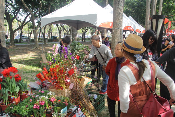 ▲嘉縣首辦年貨市集，周末連兩日盛大開張。（圖／記者翁伊森翻攝）