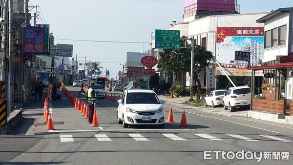 ▲富岡海堤新闢外環道路已完工，開放北上單向通行。（圖／台東縣警察局提供，下同）