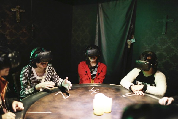 ▲▼ 高雄駁二「VR體感劇院」攜手台灣知名VR遊戲品牌「VAR LIVE」，即日起至3月30日推出原創恐怖互動VR體感鬼屋《魂飛魄散》。（圖／VR體感劇院提供）