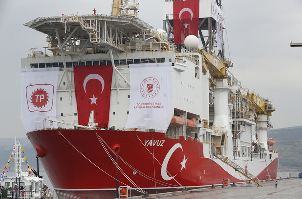 ▲土耳其鑽探船「信念號」（Fatih）2019年7月9日停靠在伊斯坦堡迪洛瓦瑟港（Port of Dilovasi），將被派往賽普勒斯附近海域。（圖／達志影像／美聯社）