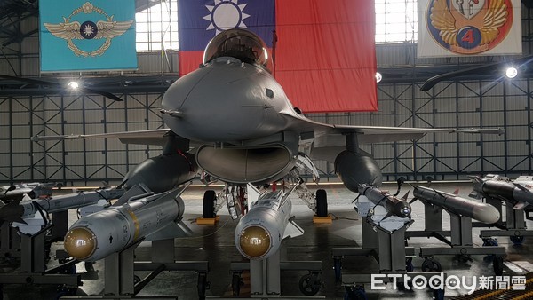 ▲▼ F-16V配備各式飛彈,其中向美國新採購新式的AIM-9X超級響尾蛇飛彈,首度曝光。（圖／記者呂佳賢攝）