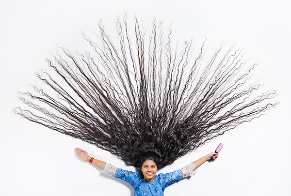 ▲印度少女擁190公分秀髮，是世界頭髮最長青少年。（圖／翻攝自Guinness World Records官網）