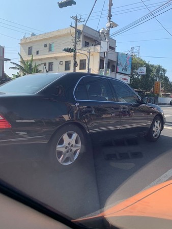 ▲▼凌志車等紅燈！他愣見「防跳車裝置」有錢94任性　功用曝&hellip;網笑歪：勒索專用（圖／翻攝臉書爆廢公社公開版）