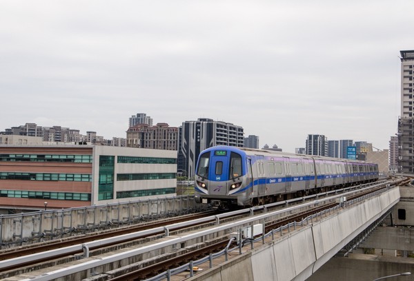 ▲桃園機場捷運橫跨是青埔特區最吸引首購族之處。（圖／市府提供）