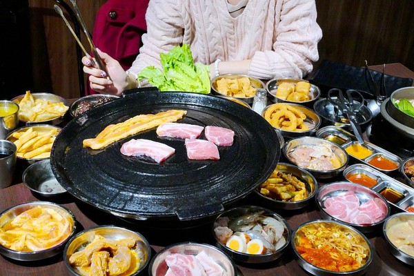 ▲▼豬對有韓式烤肉吃到飽。（圖／橘子狗愛吃糖提供）