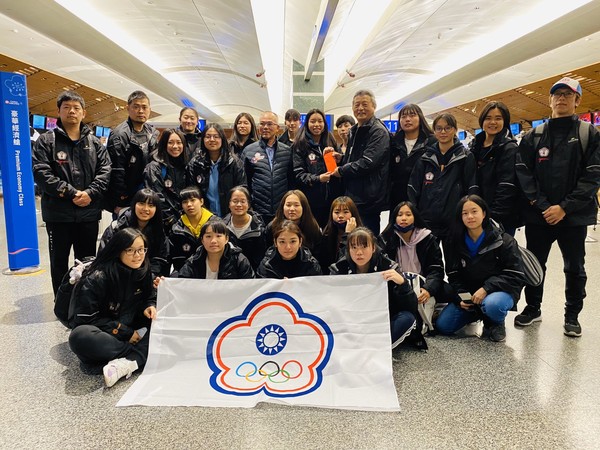 ▲中華女子冰球隊出征參加荷蘭世界盃U18賽事。（圖／冰球協會提供）